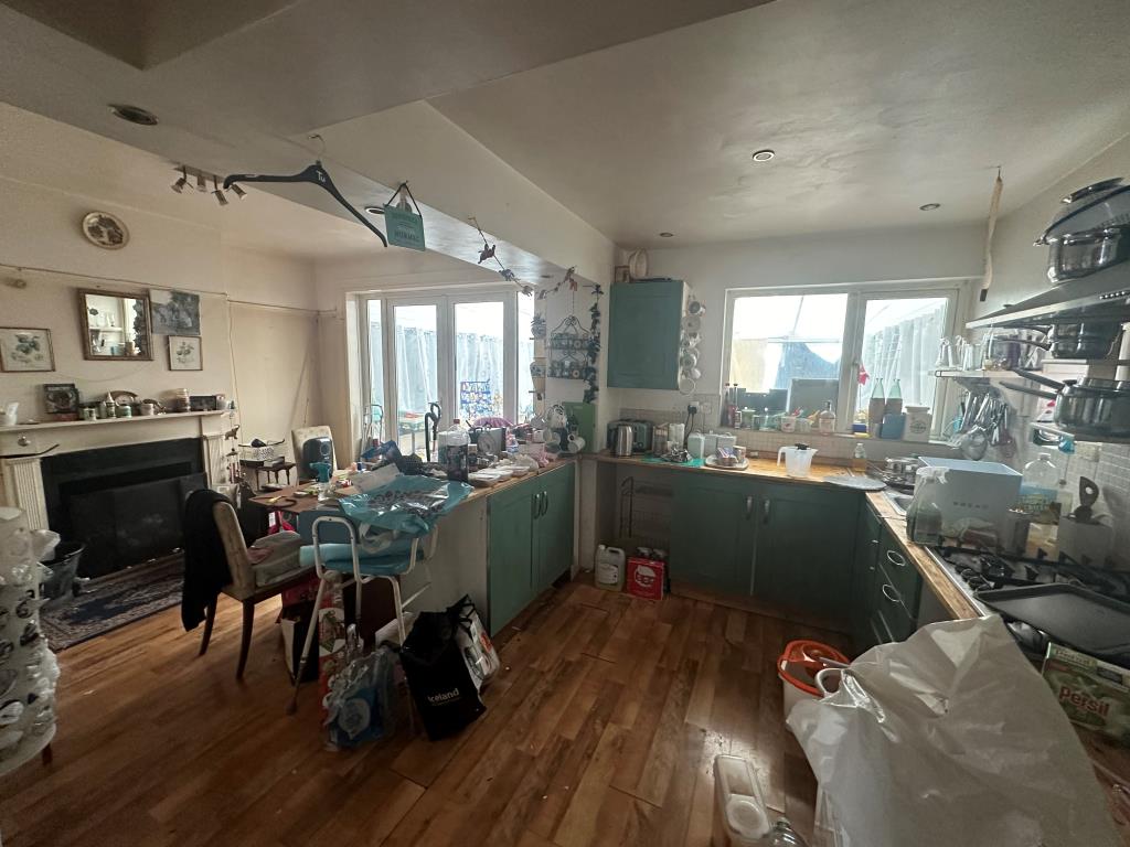 Lot: 144 - THREE-BEDROOM HOUSE FOR IMPROVEMENT - Kitchen
